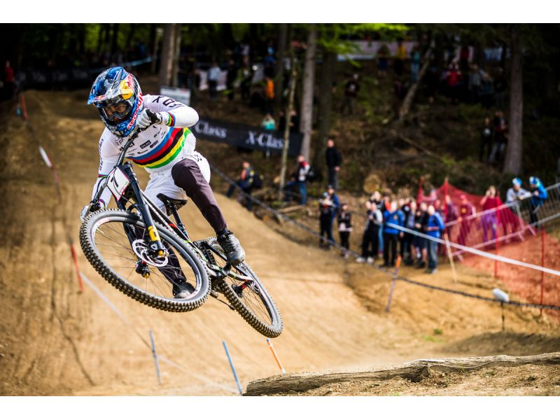 Dh Loic Bruni E Tracey Hannah Sono I Piu Veloci A Leogang 