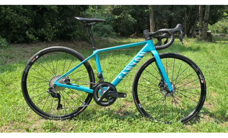 CANYON. ULTIMATE WMN CF SL DISC 8.0 Di2 NATA PER LA DONNA