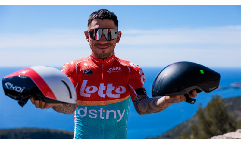 Supporto frontale e laterale per casco